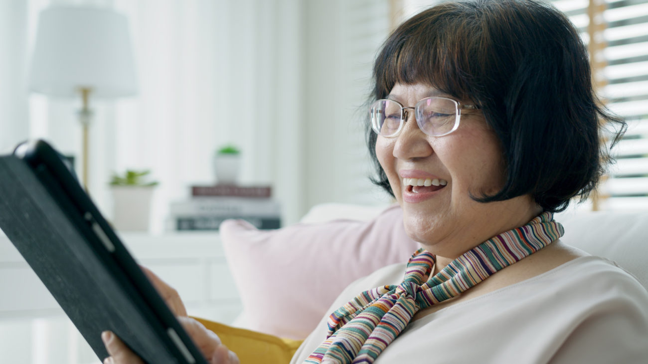 A woman uses her computer to find a personal loan